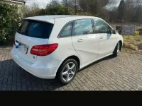 Gebraucht Mercedes B180 109 PS (80 kW) 2012 Weiß Kleinwagen