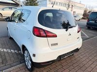 Gebraucht Mitsubishi Colt 75 PS (55 kW) 2012 Weiß Kleinwagen
