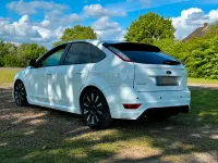 Używany Ford Focus ST 125 KM (91 kW) 2010 Biały Sedan/Limuzyna