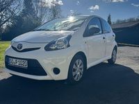 Gebraucht Toyota Aygo 68 PS (50 kW) 2013 Weiß Kleinwagen