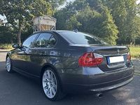 Gebraucht BMW 320 150 PS (110 kW) 2005 Grau Limousine