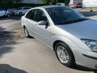 Gebraucht Ford Focus Ghia 101 PS (74 kW) 2001 Silber Limousine