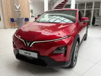 Neu VinFast VF 6 Plus 150 kW (204 PS) 2026 Crimson red SUV
