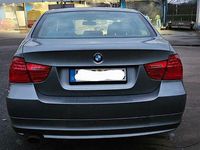 Gebraucht BMW 318 143 PS (105 kW) 2010 Grau Limousine