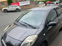 Gebraucht Toyota Yaris 69 PS (50 kW) 2009 Grau Kleinwagen