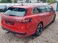 Second-hand VW Passat R-line 272 CP (200 kW) 2025 Roșu Berlinǎ