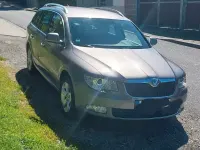 Gebraucht Skoda Superb 140 PS (102 kW) 2011 Violett Kombi