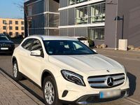 Gebraucht Mercedes GLA180 122 PS (89 kW) 2016 Weiß SUV