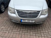 Gebraucht Chrysler Voyager 160 PS (117 kW) 2006 Silber Van / Kleinbus