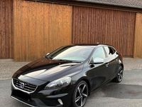 Gebraucht Volvo V40 122 PS (89 kW) 2015 Schwarz Kombi