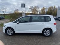 Gebraucht VW Touran Comfortline 150 PS (110 kW) 2022 Weiß Van / Kleinbus