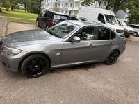 Gebraucht BMW 320 Lifestyle 184 PS (135 kW) 2011 Rot Limousine