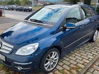 Gebraucht Mercedes B180 116 PS (85 kW) 2012 Blau Van / Kleinbus