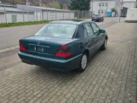 Gebraucht Mercedes C240 Elegance 170 PS (125 kW) 1998 Grün Limousine