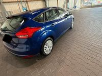 Gebraucht Ford Focus 100 PS (73 kW) 2016 Blau Kleinwagen