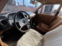 Gebraucht Mercedes E300 88 PS (64 kW) 1984 Rot Limousine