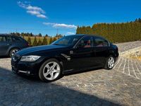 Gebraucht BMW 320 184 PS (135 kW) 2010 Schwarz Limousine