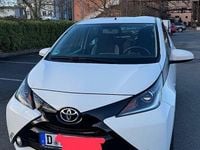 Gebraucht Toyota Aygo X-play 69 PS (50 kW) 2017 Weiß Kleinwagen