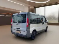 Gebraucht Opel Vivaro 114 PS (83 kW) 2009 Silber Van / Kleinbus