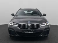 Gebraucht BMW 530 M Sport 292 PS (214 kW) 2023 Sophistograu brillanteffekta9 Kombi