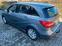 Gebraucht Mercedes B180 122 PS (89 kW) 2013 Grau Van / Kleinbus