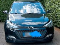 Gebraucht Hyundai i20 101 PS (74 kW) 2017 Schwarz Kleinwagen