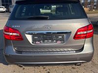 Gebraucht Mercedes B180 122 PS (89 kW) 2014 Grau Van / Kleinbus