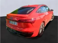 Gebraucht Audi Q8 Sportback e-tron Comfort 250 kW (340 PS) 2024 Soneirarot (metallic) SUV