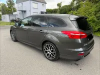Usado Ford Focus ST-Line 140 CV (102 kW) 2018 Gris Familiar