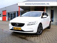 Gebraucht Volvo V40 122 PS (89 kW) 2017 Weiß Limousine