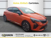 Neu Renault Clio V Techno 146 PS (107 kW) 2025 Valenciaorange metallic Limousine