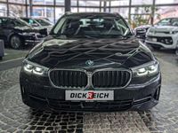 Gebraucht BMW 520 Sport Line 190 PS (139 kW) 2023 Black sapphire metallic Kombi