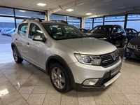 Gebraucht Dacia Sandero Stepway 90 PS (66 kW) 2017 Silber SUV