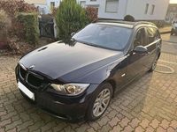 Gebraucht BMW 320 177 PS (130 kW) 2007 Blau Kombi