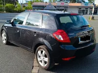Usado Kia Ceed Edition 7 90 CV (66 kW) 2011 Negro Utilitario