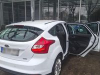 Gebraucht Ford Focus 105 PS (77 kW) 2011 Weiß Limousine