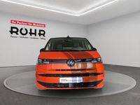 Gebraucht VW Multivan Life 204 PS (150 kW) 2023 Energetic orange metallic Van