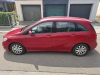 Gebraucht Mercedes B180 122 PS (89 kW) 2012 Rot Kleinwagen