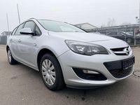 Gebraucht Opel Astra Edition 110 PS (80 kW) 2013 Argonsilber/sovereign/switchbl Kombi