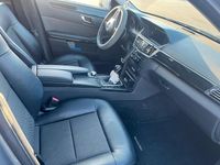 Gebraucht Mercedes E200 Avantgarde 131 PS (96 kW) 2012 Grau Limousine
