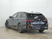 Gebraucht BMW 520 M Sport 197 PS (144 kW) 2025 Saphirschwarz metallic Kombi