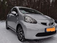 Gebraucht Toyota Aygo 69 PS (50 kW) 2008 Silber Kleinwagen
