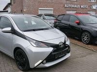 Gebraucht Toyota Aygo X-play 69 PS (50 kW) 2015 Silber Kleinwagen