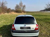 Gebraucht Renault Clio II Authentique 75 PS (55 kW) 2002 Silber Kleinwagen