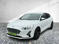 Używany Ford Focus Trend 101 KM (74 kW) 2018 Biały Sedan/Limuzyna