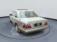 Brugt Mercedes E220 150 HK (110 kW) 1994 Sølv Sedan