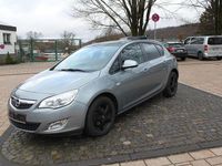Gebraucht Opel Astra Design Edition 101 PS (74 kW) 2012 Silbersee/perl silber Kleinwagen