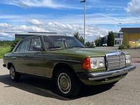Gebraucht Mercedes E230 131 PS (96 kW) 1981 Grün Limousine