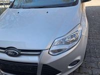 Gebraucht Ford Focus Trend 105 PS (77 kW) 2012 Silber Kombi