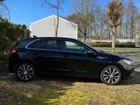 Gebraucht Hyundai i30 Intro Edition 140 PS (102 kW) 2017 Schwarz Limousine